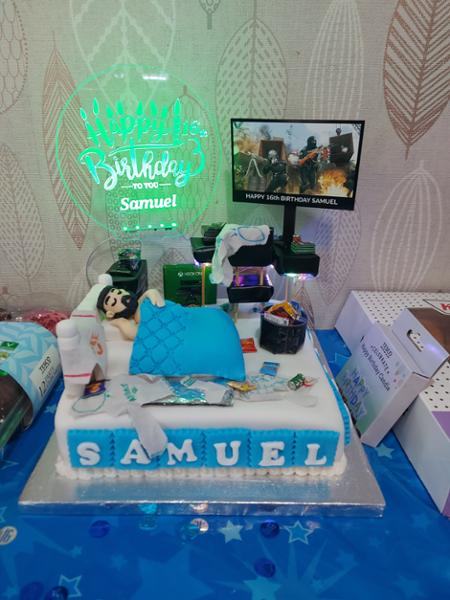Cake from Caketoppers