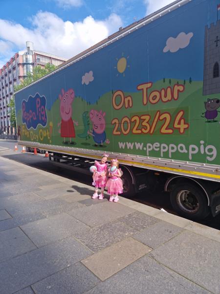 Fantastic company thanks for making my granddaughter and neice day 💗💗👏👏