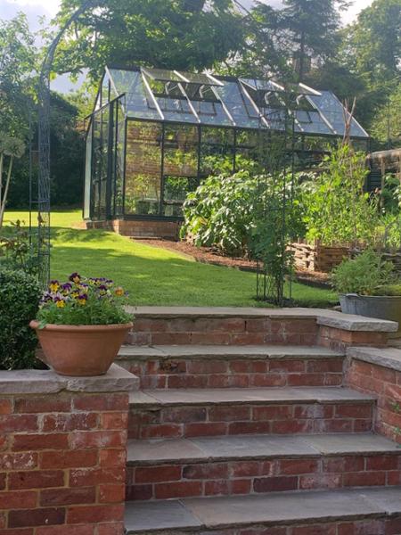 Top notch greenhouse with fabulous quality and service