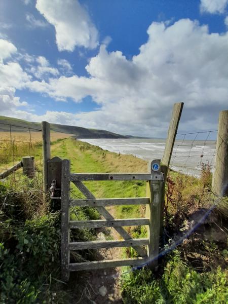 Invigorating cliff walking and comfortable accommodation