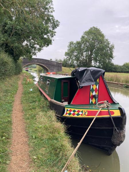 Lovely boat with extremely well equipped kitchen.  Clean and warm. Great!