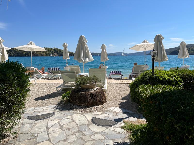Greek Simplicity with variety & convenience in a beautiful location