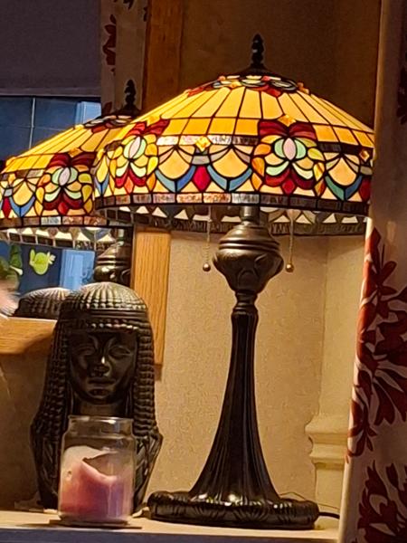 Bellefleur Tiffany style table lamp