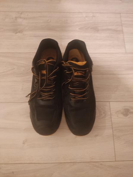 Safety boots is very nice.
