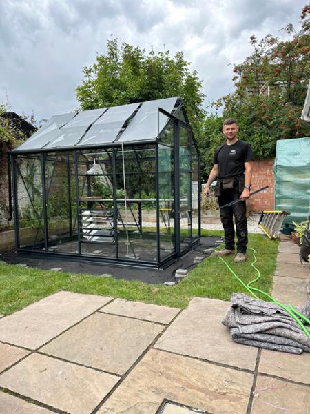 A superb greenhouse. Excellent service.
