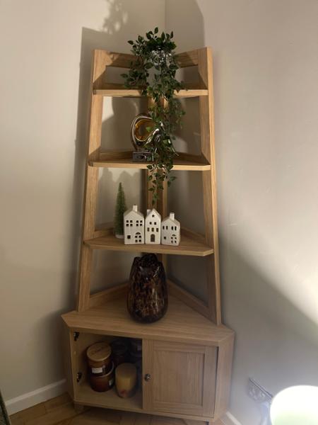 Lovely corner unit. Good value for money