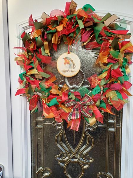 Xmas ribbon wreath with Robin plaque.
