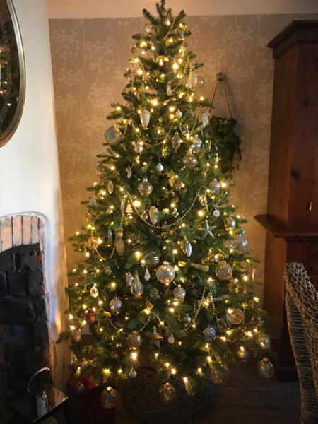 Pre lit Allison pine tree