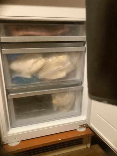 Jsem velmi rád, že jsem si vybral tento typ vestavné kombinované lednice