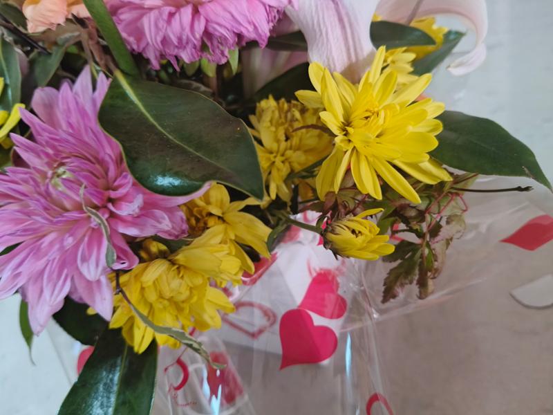 Bas quality flowers and delivery. Flowers should not die within 36hrs