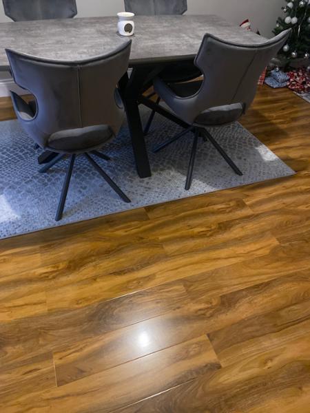 Great comfy chairs would recommend. Always a good service from Rooms