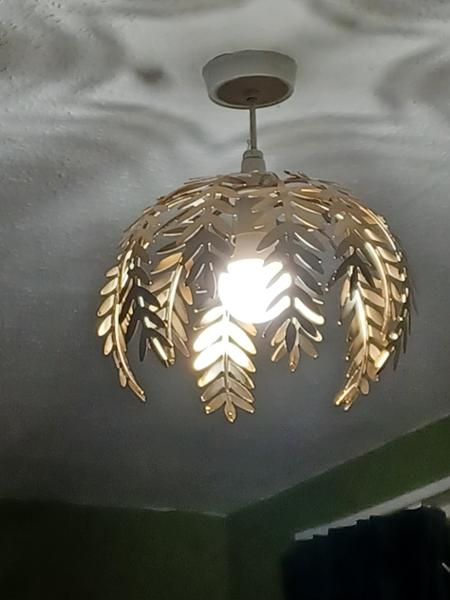 Stylish ceiling light at a good price. Excellent for keeping a room bright.