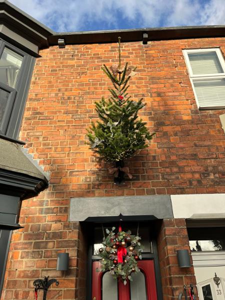 Wall Mounted Christmas Tree Stand with Hanging Hook - Red