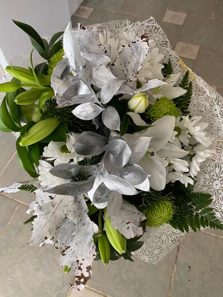 Beautiful flowers to a relative in Spain