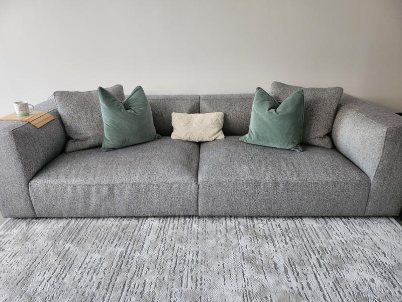 Lovely experience and cosy sofa!