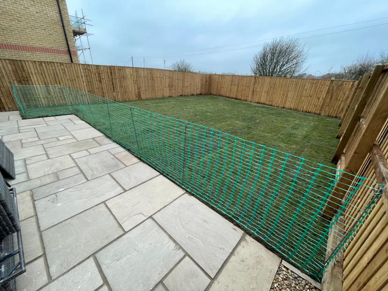 Green Barrier Mesh Fence 25m & 10 Metal Fencing Pins