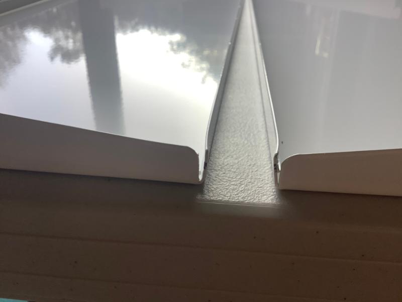 Damaged and missing goods. Slow customer service