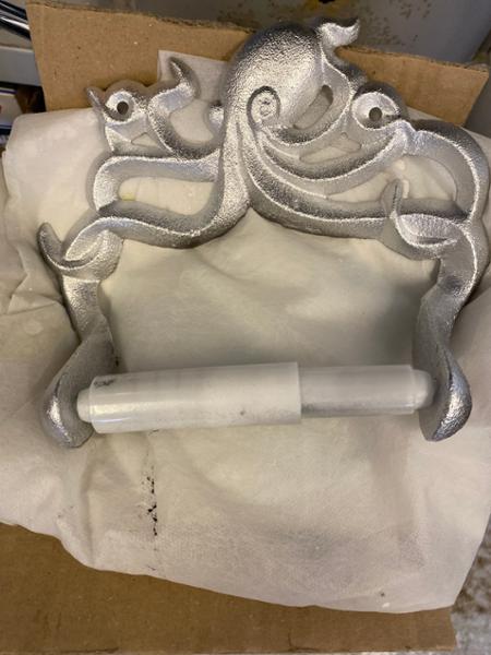 Coastal loo roll holder