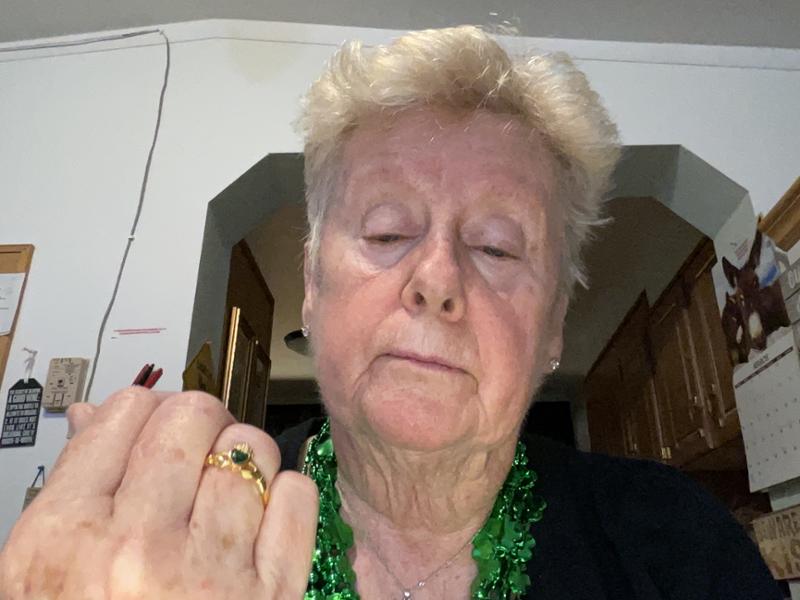Claddaugh ring w/emerald stone