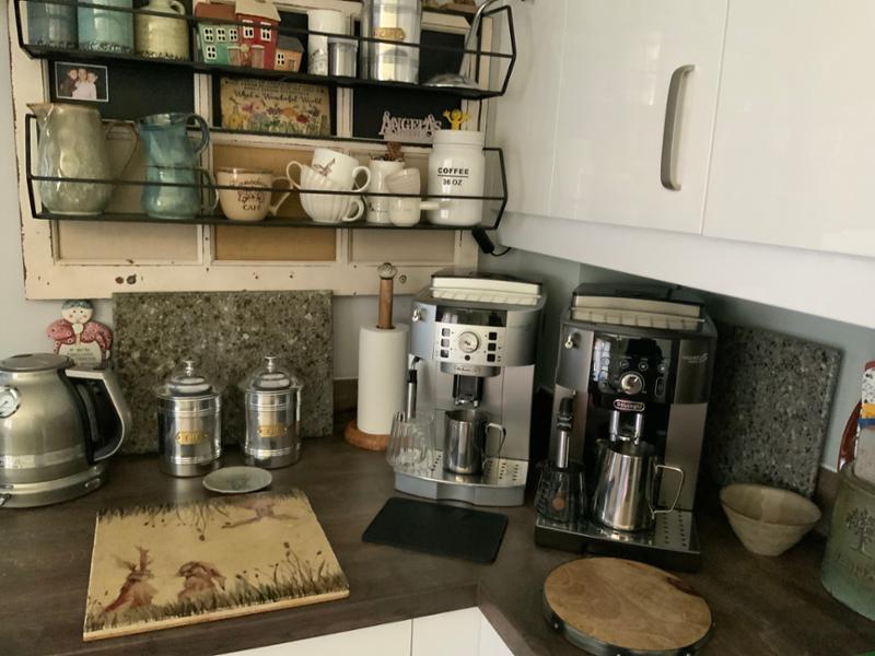 ECAM250.33.TB Magnifica S Smart Automatic coffee maker