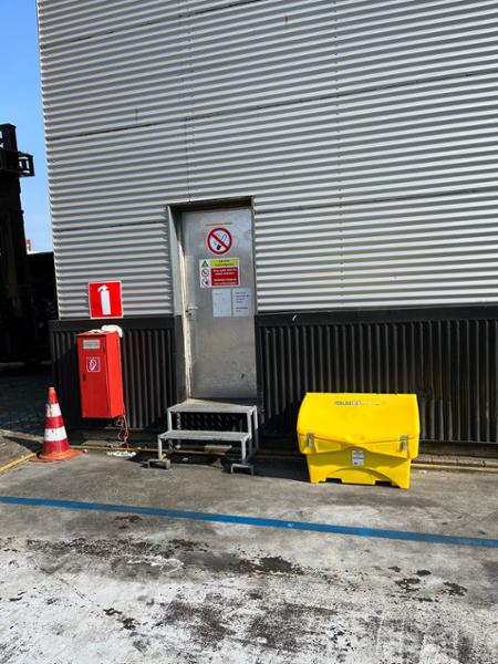 Grote spill kit voor lekkages van chemicaliën bij buitengebruik