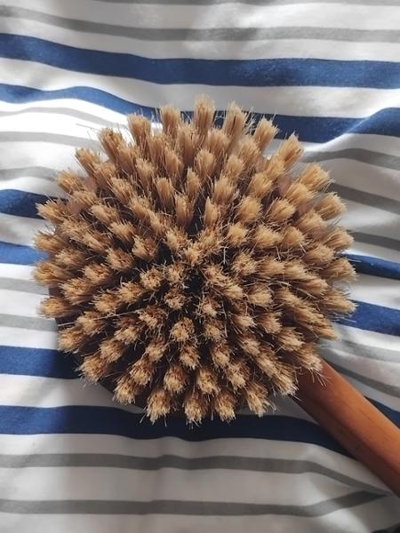Underwhelming body brush
