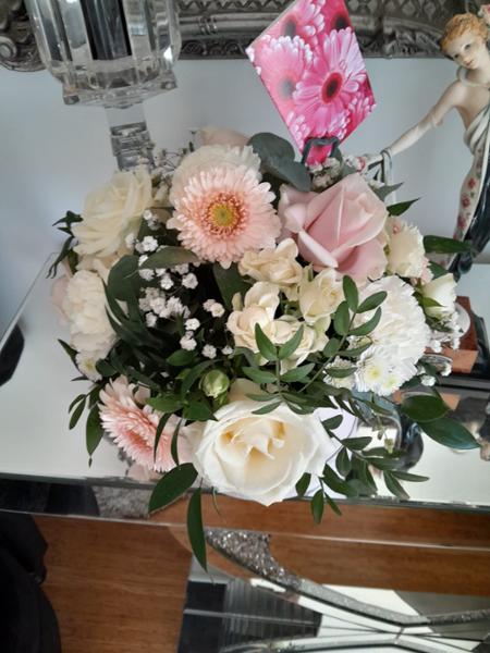 Beautiful hat box flowers