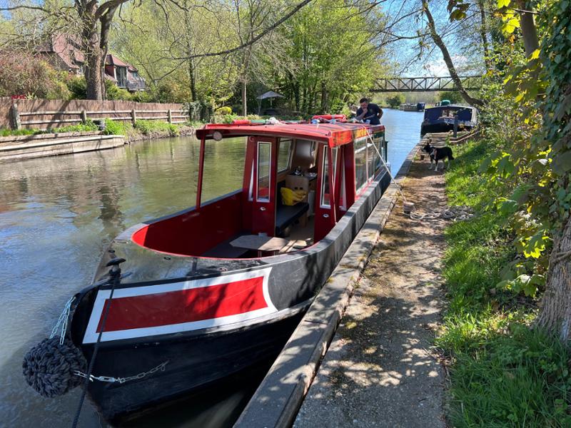 Day Boat Hire from Aldermaston Wharf - Happy Days
