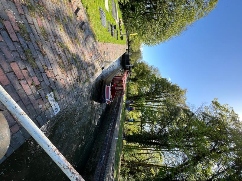 Day Boat Hire from Aldermaston Wharf - Happy Days