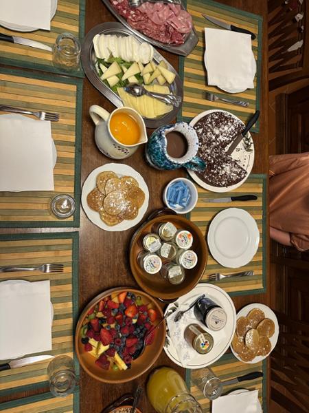 San Leolino (x 10 people) with Staff and Cook: Luxury hilltop farmhouse | Saltwater pool, gym, epic views | Staff &amp; cook, pizza party