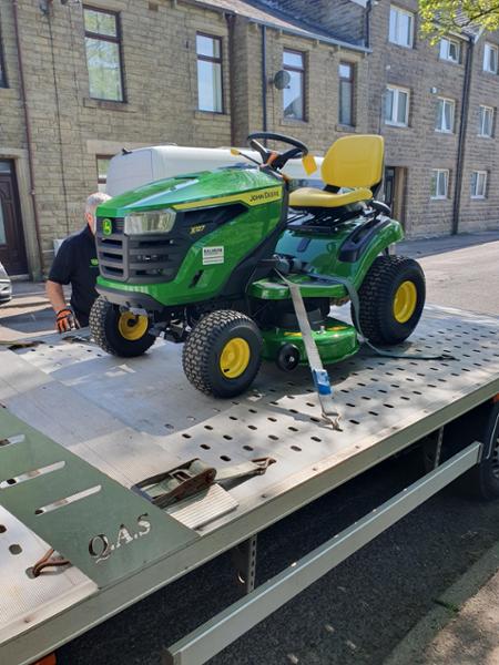 John Deere X127 Ride-On Mower