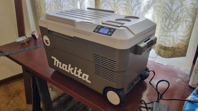 Makita 18v LXT Cooler Warmer Box 20L with Wheels Olive DCW180ZO