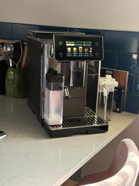 Primadonna aromatic bean to cup coffee machine