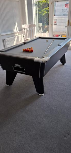 Signature pro pool table