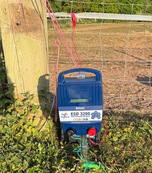 Rutland ESD 3200 Dual-Powered Electric Fencing Energiser