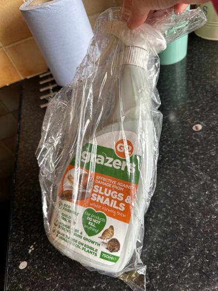 Was send me in the plastic bag and the bag was full whit liquid, your deli!