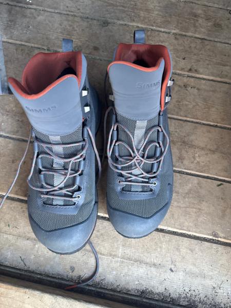 Simms Flyweight Felt Sole Wading Boots 2025