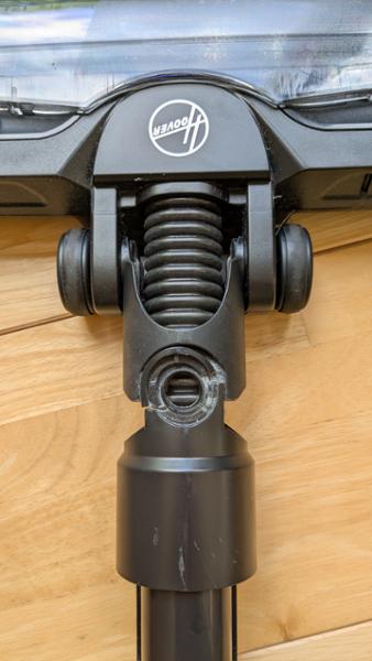 BEWARE - NOT ROBUSTt, floor brush broke after 5 months