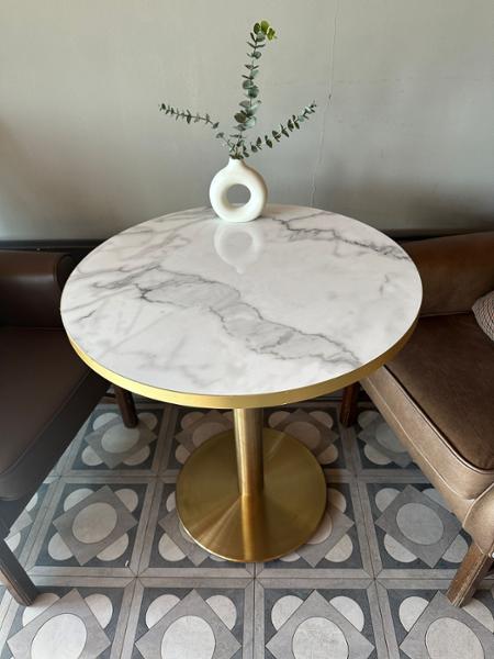 Great cafe tables.