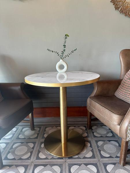 Great cafe tables.
