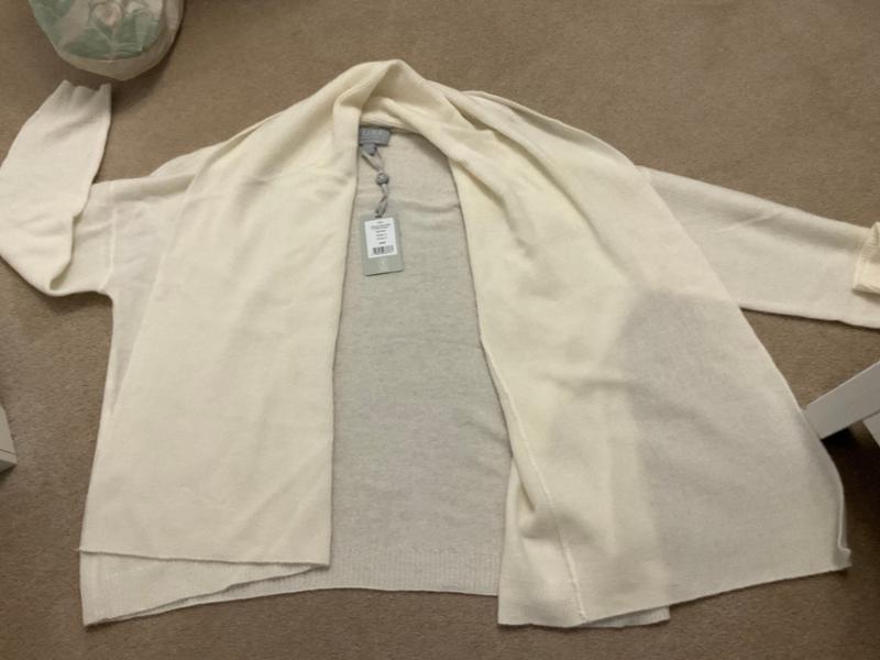 Poor quality cardigan, nothing like the photograph provided by Pure.