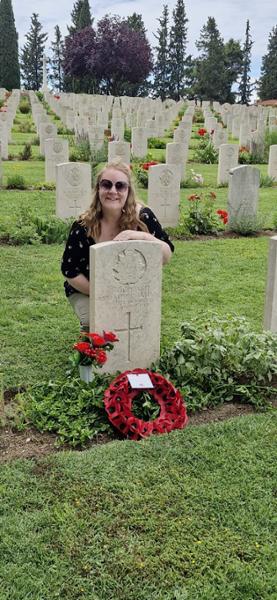 Medium Poppy Wreath (Type B)