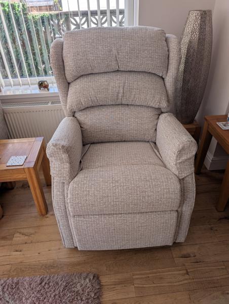 Excellent recliner chair !