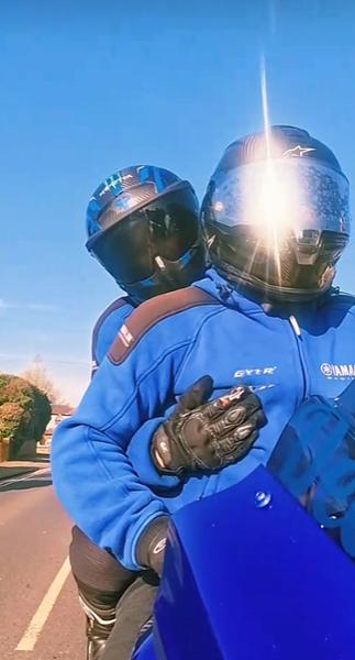 R10