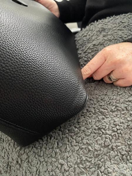 Company sells 2nd hand bags!DONT BUY - APPALLING CUSTOMER SERVICE/lack off