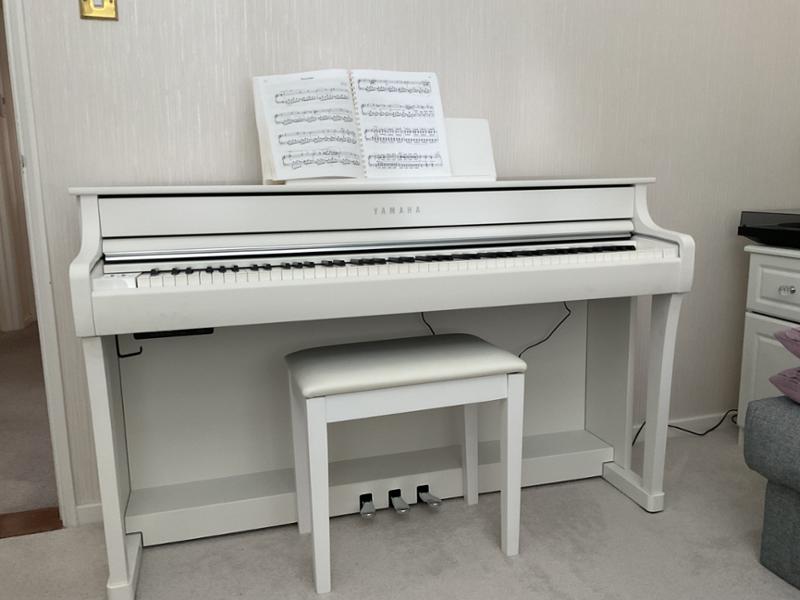 Yamaha Clavinova CLP835 digital piano - Polished Ebony / A1