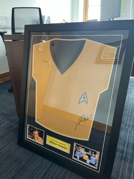 A hassle free gift for a Trekkie!