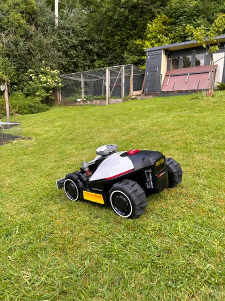 A seriously capable 4WD robot mower that gets the tough jobs done 👍
