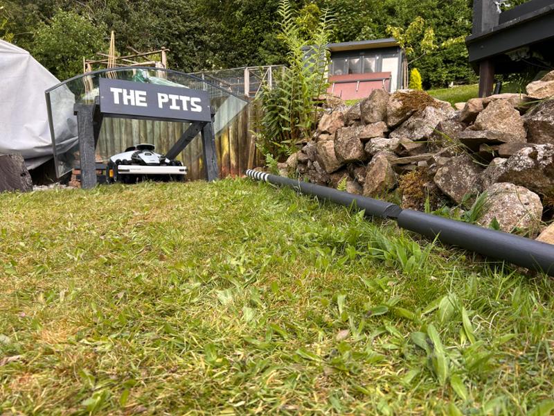 A seriously capable 4WD robot mower that gets the tough jobs done 👍