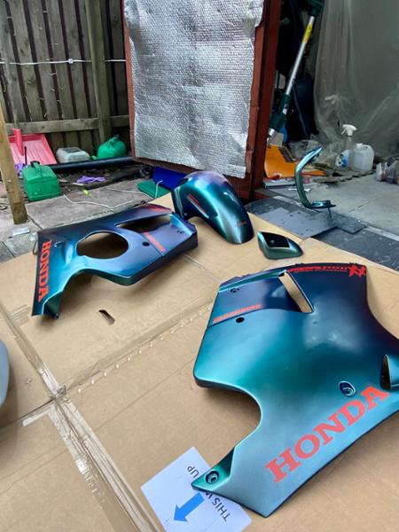 Chameleon blue gloss helmet
